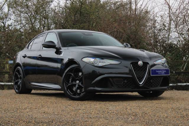 Alfa Romeo Giulia 2.9 V6 Bi-Turbo Quadrifoglio Auto Euro 6 (s/s) 4dr Saloon Petrol Black