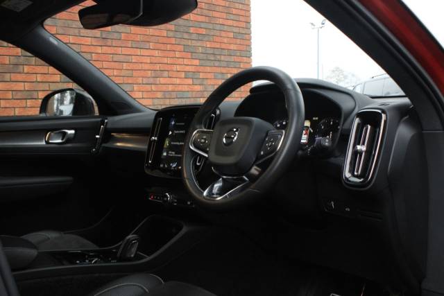 2019 Volvo XC40 2.0 D4 R-Design Pro Auto AWD Euro 6 (s/s) 5dr