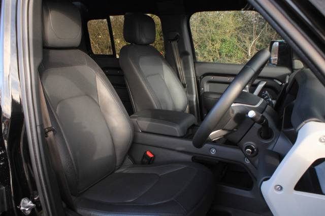 2023 Land Rover Defender 3.0 D300 MHEV X-Dynamic HSE Hard Top SUV Auto 4WD MWB Euro 6 (s/s) 5dr
