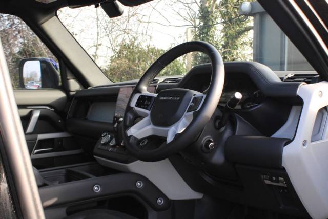 2023 Land Rover Defender 3.0 D300 MHEV X-Dynamic HSE Hard Top SUV Auto 4WD MWB Euro 6 (s/s) 5dr
