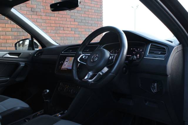 2019 Volkswagen Tiguan 2.0 TDI R-Line Tech Euro 6 (s/s) 5dr