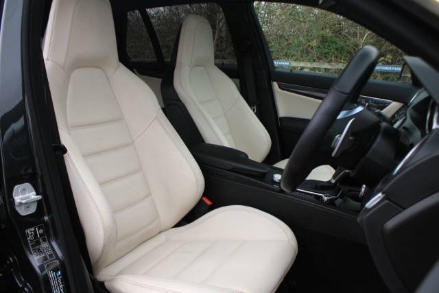 2013 Mercedes-Benz C 63 AMG 6.3 C63 V8 AMG SpdS MCT Euro 5 5dr