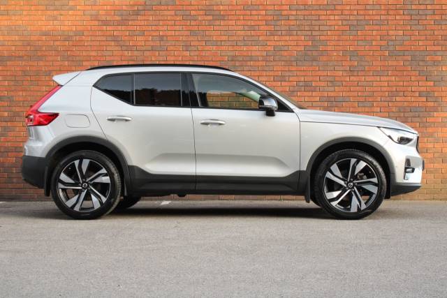 2024 Volvo XC40 2.0 B4 MHEV Ultra Dark DCT Auto Euro 6 (s/s) 5dr