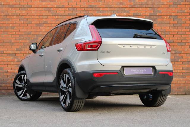 2024 Volvo XC40 2.0 B4 MHEV Ultra Dark DCT Auto Euro 6 (s/s) 5dr
