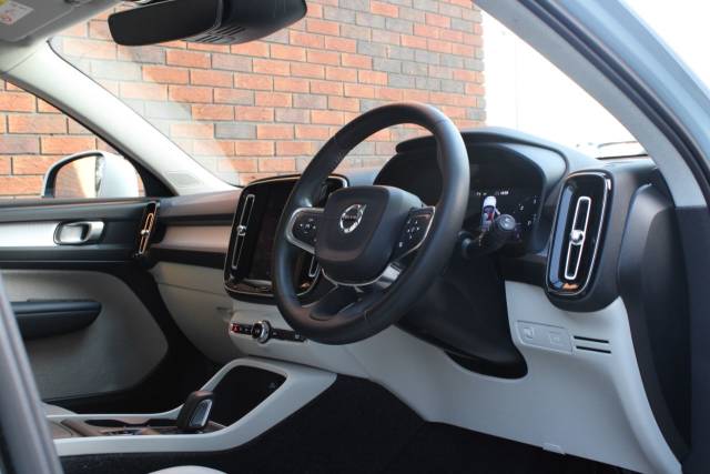 2018 Volvo XC40 2.0 D3 Momentum Auto Euro 6 (s/s) 5dr