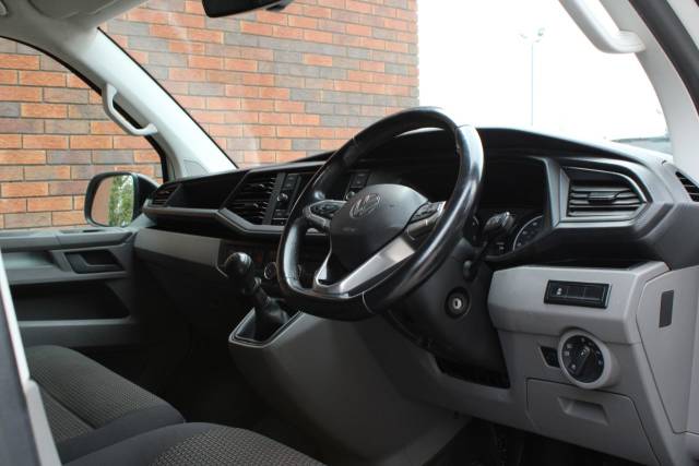 2022 Volkswagen Transporter 2.0 TDI T28 Highline FWD SWB Euro 6 (s/s) 5dr