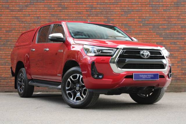 Toyota Hilux 2.4 D-4D Invincible Auto 4WD Euro 6 (s/s) 4dr Pick Up Diesel Red