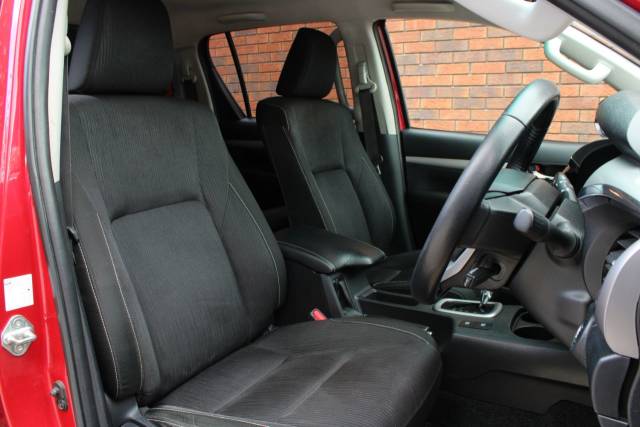 2021 Toyota Hilux 2.4 D-4D Invincible Auto 4WD Euro 6 (s/s) 4dr