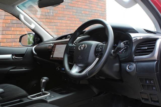 2021 Toyota Hilux 2.4 D-4D Invincible Auto 4WD Euro 6 (s/s) 4dr
