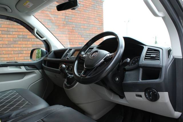 2019 Volkswagen Transporter 2.0 TDI T28 BlueMotion Tech Highline FWD SWB Euro 6 (s/s) 5dr