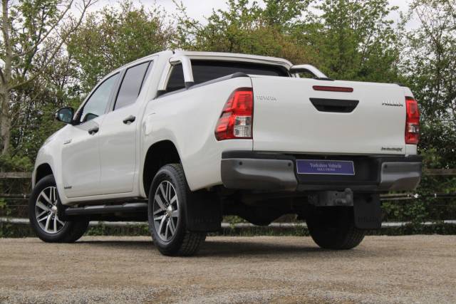 2019 Toyota Hilux 2.4 D-4D Invincible X Auto 4WD Euro 6 (s/s) 4dr (TSS)