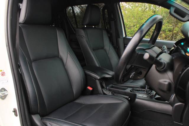 2019 Toyota Hilux 2.4 D-4D Invincible X Auto 4WD Euro 6 (s/s) 4dr (TSS)