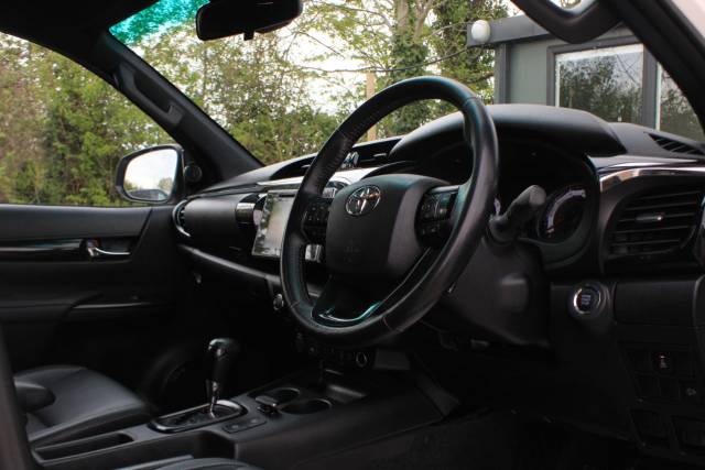 2019 Toyota Hilux 2.4 D-4D Invincible X Auto 4WD Euro 6 (s/s) 4dr (TSS)