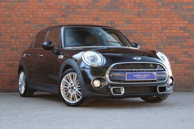Mini Hatchback 2.0 Cooper S Auto Euro 6 (s/s) 5dr Hatchback Petrol Black