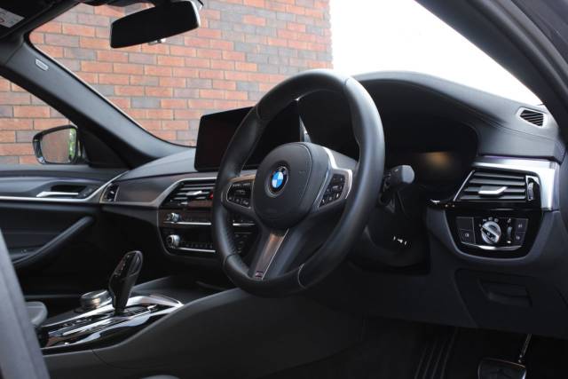 2022 BMW 5 Series 3.0 530d MHT M Sport Steptronic xDrive Euro 6 (s/s) 4dr