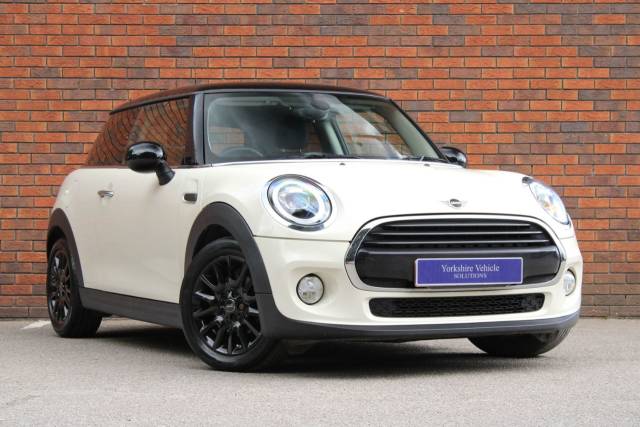 Mini Hatchback 1.5 Cooper Euro 6 (s/s) 3dr Hatchback Petrol White