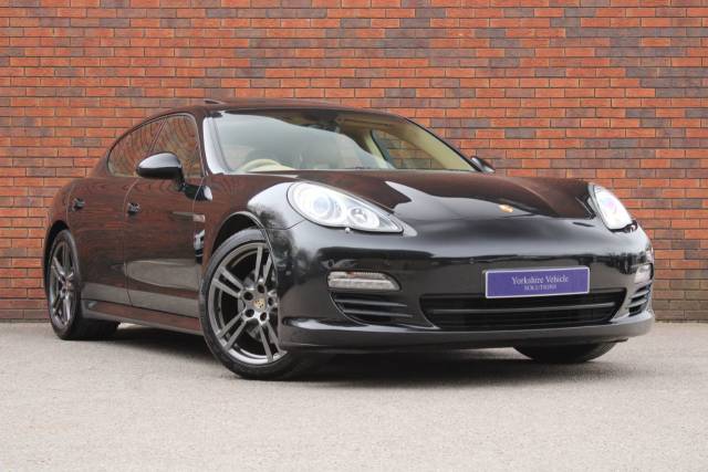 Porsche Panamera 3.0D V6 TiptronicS Euro 5 (s/s) 5dr Hatchback Diesel Black