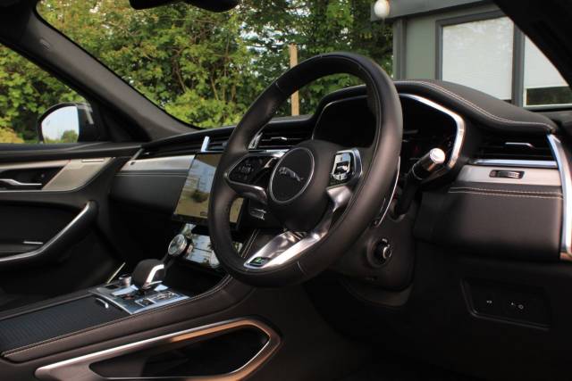 2021 Jaguar F-Pace 3.0 D300 MHEV R-Dynamic SE Auto AWD Euro 6 (s/s) 5dr