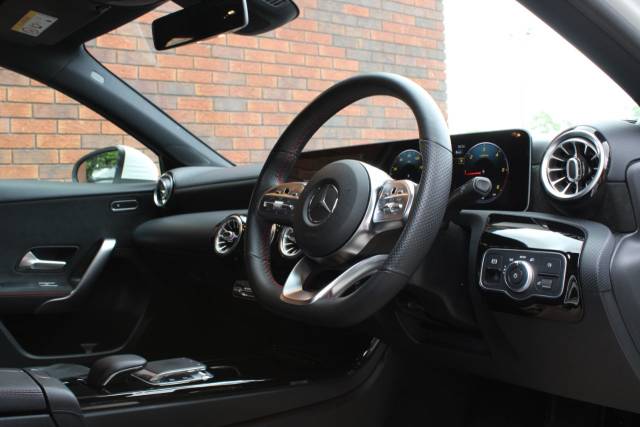 2019 Mercedes-Benz A Class 1.5 A180d AMG Line (Premium) 7G-DCT Euro 6 (s/s) 5dr