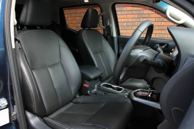 2016 Nissan Navara 2.3 dCi Tekna Auto 4WD Euro 5 4dr