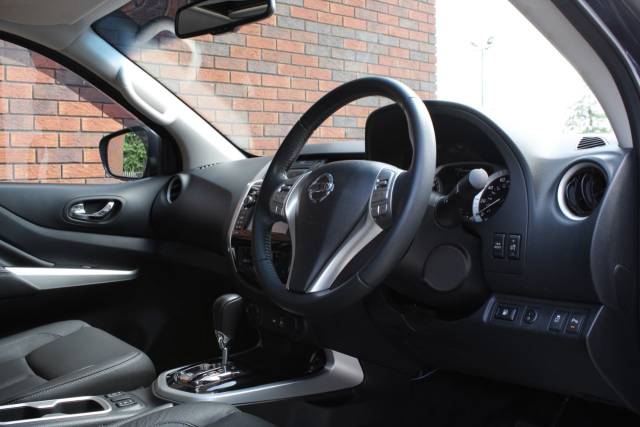 2016 Nissan Navara 2.3 dCi Tekna Auto 4WD Euro 5 4dr