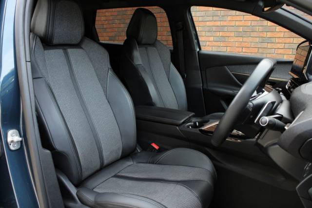 2023 Peugeot 5008 1.2 PureTech Allure Premium + EAT Euro 6 (s/s) 5dr