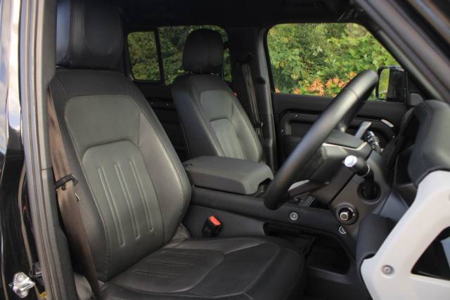 2021 Land Rover Defender 110 2.0 P300 X-Dynamic SE Auto 4WD Euro 6 (s/s) 5dr