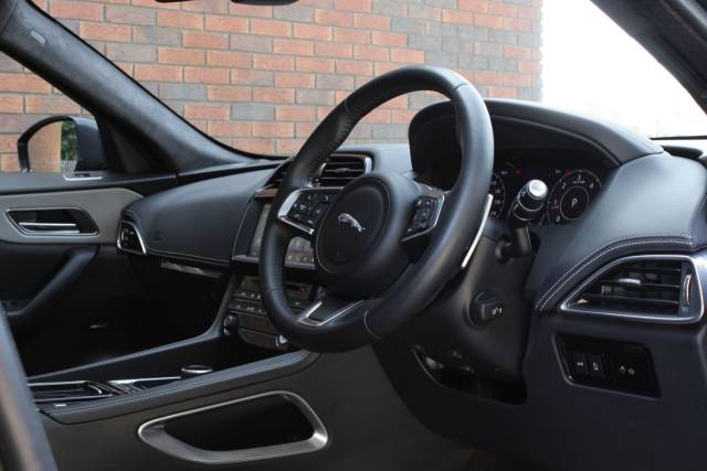 2020 Jaguar F-Pace 2.0 D180 Chequered Flag Auto AWD Euro 6 (s/s) 5dr