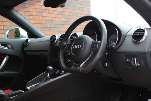 2011 Audi TTS 2.0 TFSI S Tronic quattro Euro 5 3dr