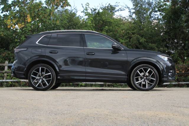 2025 Volkswagen Tiguan 1.5 eTSI MHEV R-Line DSG Euro 6 (s/s) 5dr