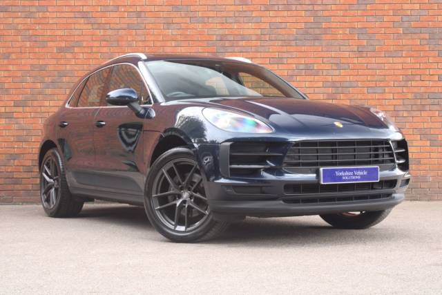 Porsche Macan 2.0 5dr PDK Estate Petrol Blue