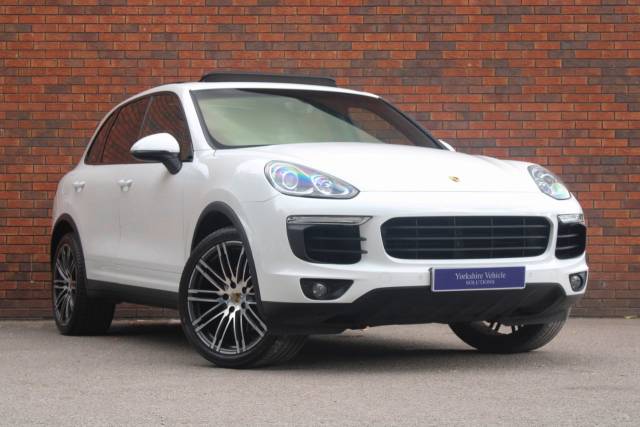 Porsche Cayenne 3.0 TD V6 TiptronicS 4WD Euro 6 (s/s) 5dr Four Wheel Drive Diesel White