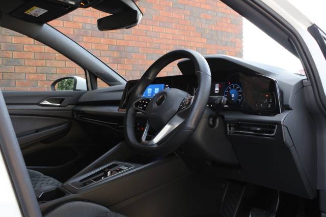 2020 Volkswagen Golf 1.5 eTSI MHEV R-Line DSG Euro 6 (s/s) 5dr