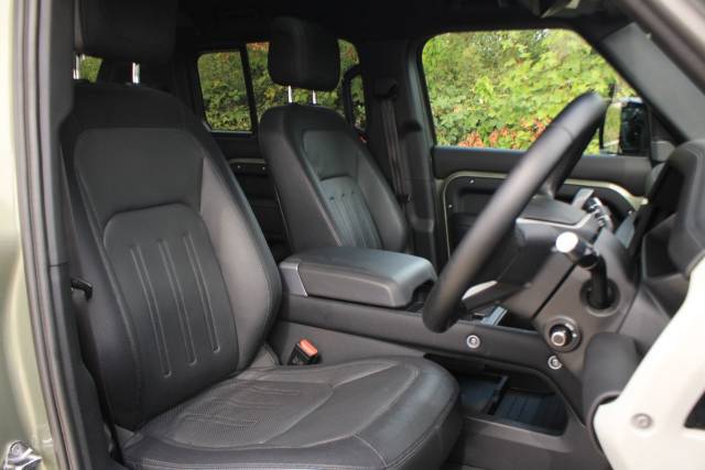 2021 Land Rover Defender 110 2.0 P300 X-Dynamic HSE Auto 4WD Euro 6 (s/s) 5dr