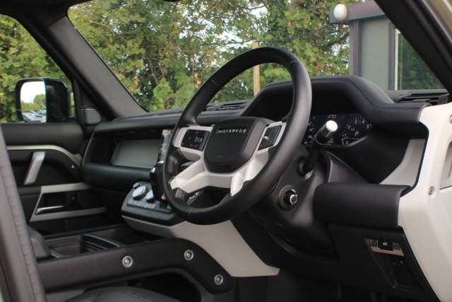 2021 Land Rover Defender 110 2.0 P300 X-Dynamic HSE Auto 4WD Euro 6 (s/s) 5dr