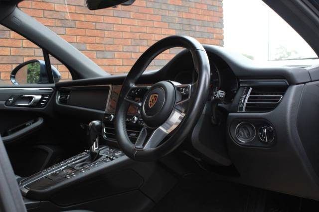 2020 Porsche Macan 2.0T PDK 4WD Euro 6 (s/s) 5dr
