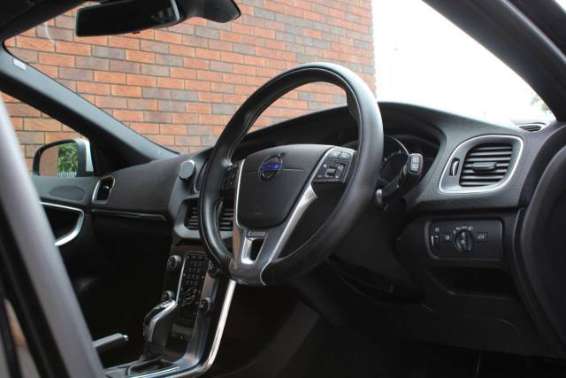 2015 Volvo V40 2.0 D2 R-Design Lux Auto Euro 6 (s/s) 5dr