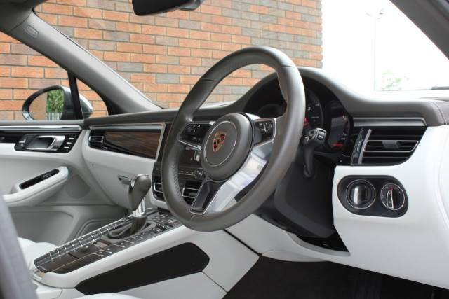2019 Porsche Macan 2.0T PDK 4WD Euro 6 (s/s) 5dr
