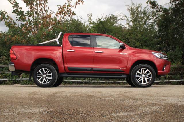 2017 Toyota Hilux 2.4 D-4D Invincible 4WD Euro 6 (s/s) 4dr (TSS, 3.5t)
