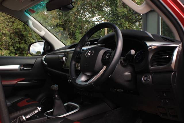 2017 Toyota Hilux 2.4 D-4D Invincible 4WD Euro 6 (s/s) 4dr (TSS, 3.5t)