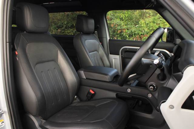 2021 Land Rover Defender 90 2.0 P300 X-Dynamic HSE Auto 4WD Euro 6 (s/s) 3dr