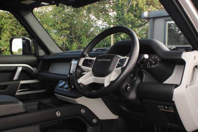 2021 Land Rover Defender 90 2.0 P300 X-Dynamic HSE Auto 4WD Euro 6 (s/s) 3dr