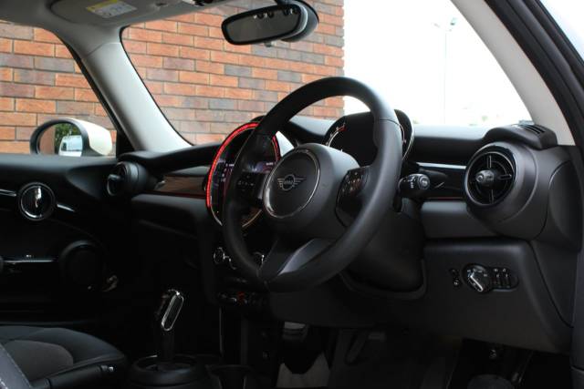 2022 Mini Hatchback 1.5 Cooper Classic Steptronic Euro 6 (s/s) 3dr