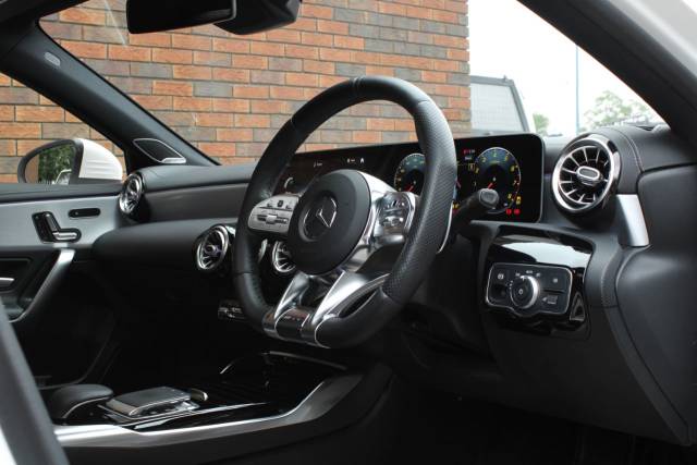 2019 Mercedes-Benz A Class 2.0 A35 AMG (Premium Plus) SpdS DCT 4MATIC Euro 6 (s/s) 5dr