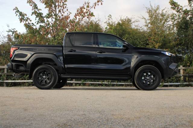 2026 Toyota Hilux 2.8 D-4D-h Invincible X Auto AWD Euro 6 4dr