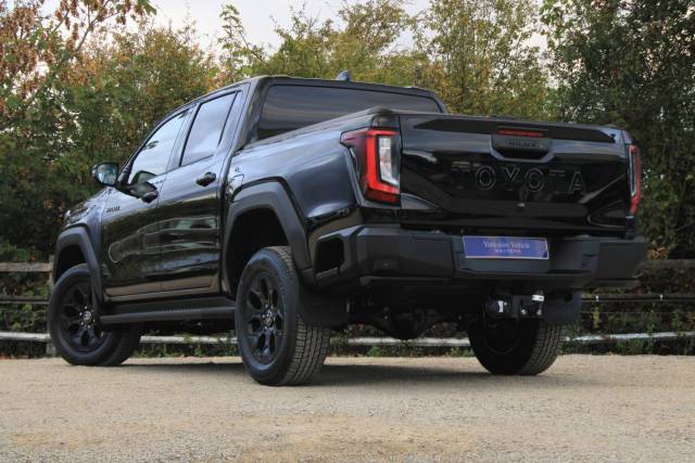 2026 Toyota Hilux 2.8 D-4D-h Invincible X Auto AWD Euro 6 4dr