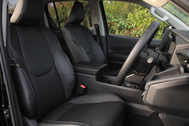 2026 Toyota Hilux 2.8 D-4D-h Invincible X Auto AWD Euro 6 4dr