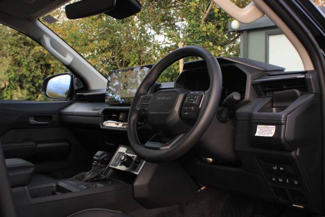 2026 Toyota Hilux 2.8 D-4D-h Invincible X Auto AWD Euro 6 4dr